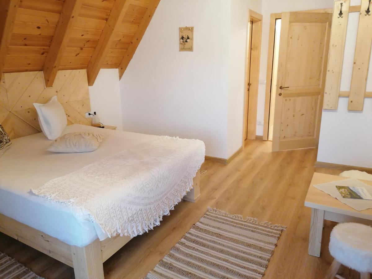 Pensiunea Casuta Din Deal モイセイ 部屋 写真
